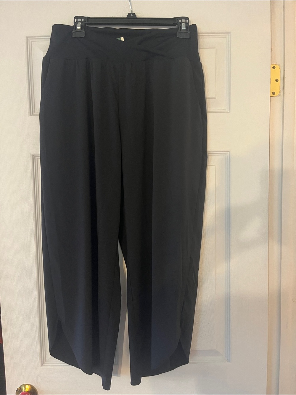 HALARA Black Cropped Wide-Leg Pants